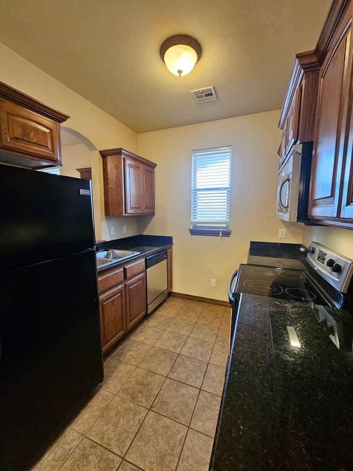 1812 Alameda St #423 - Photo 7 of 16