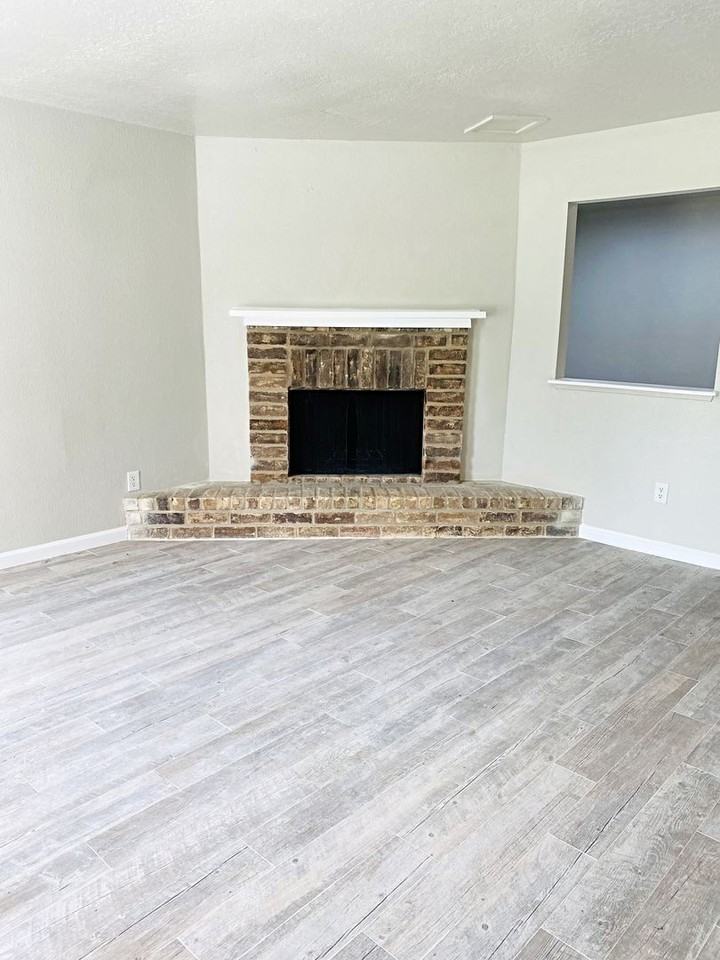 2700 N 16th St #12 - Photo 2 of 9