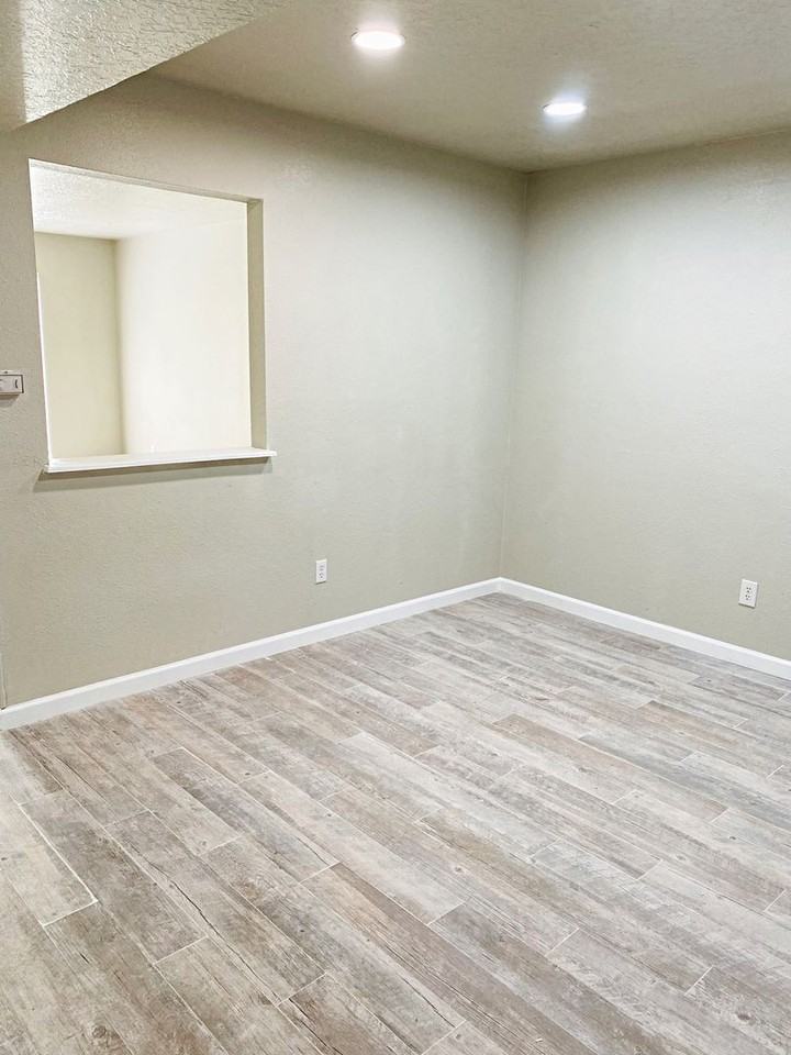 2700 N 16th St #12 - Photo 5 of 9