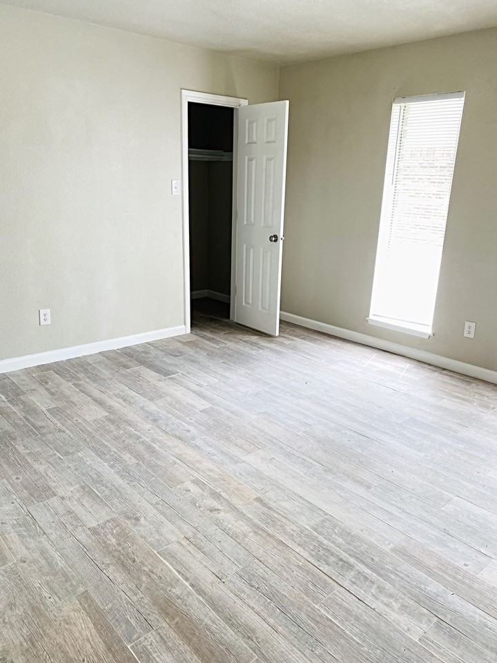 2700 N 16th St #12 - Photo 6 of 9