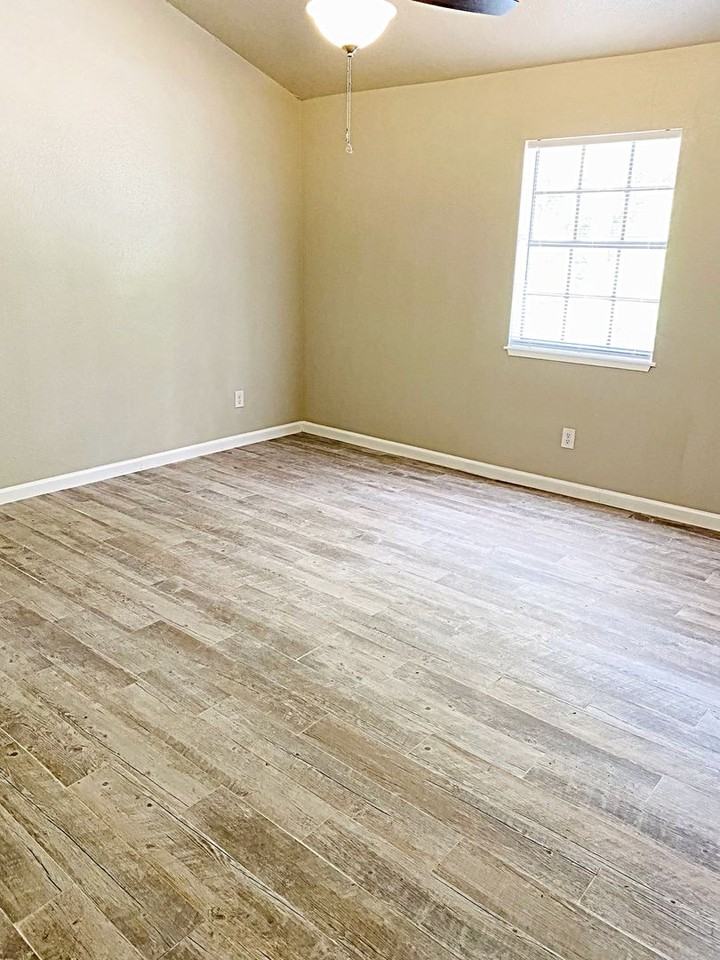 2700 N 16th St #12 - Photo 7 of 9