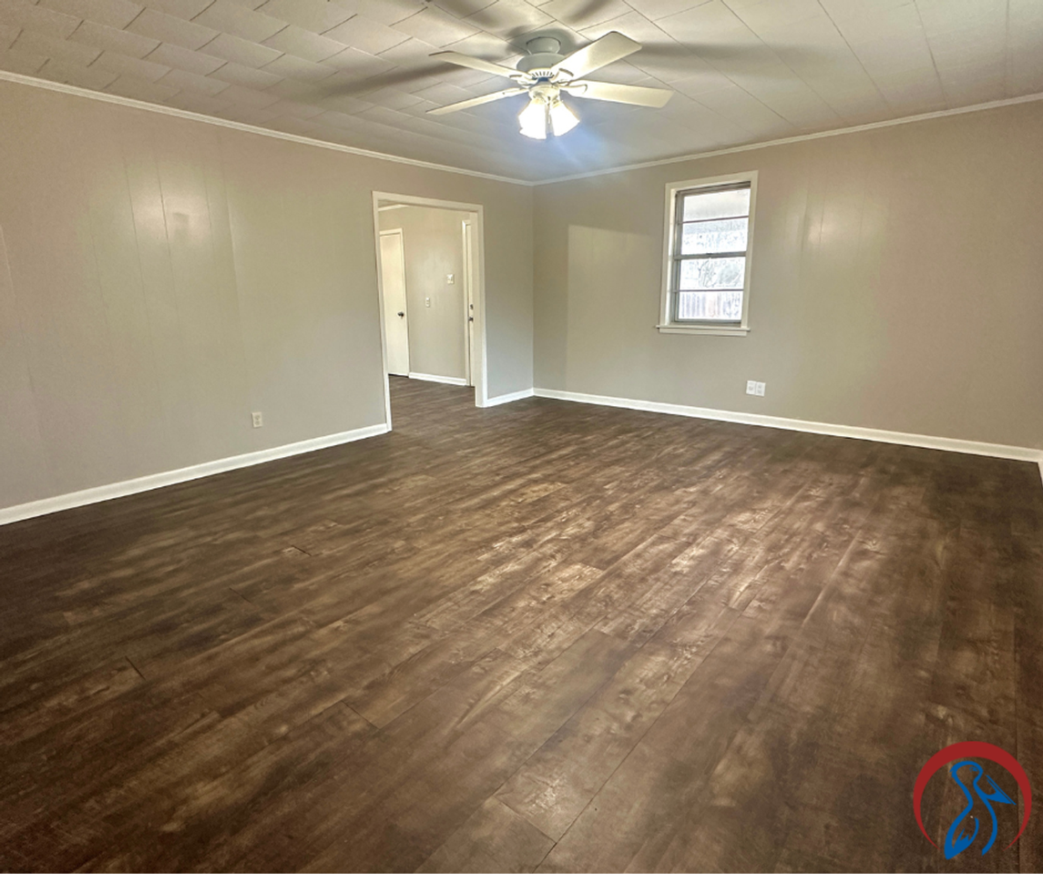 124 Pine Dr - Photo 2 of 8