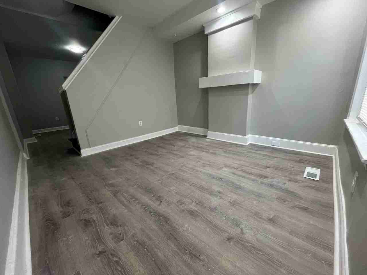 806 Line St - Photo 2 of 19