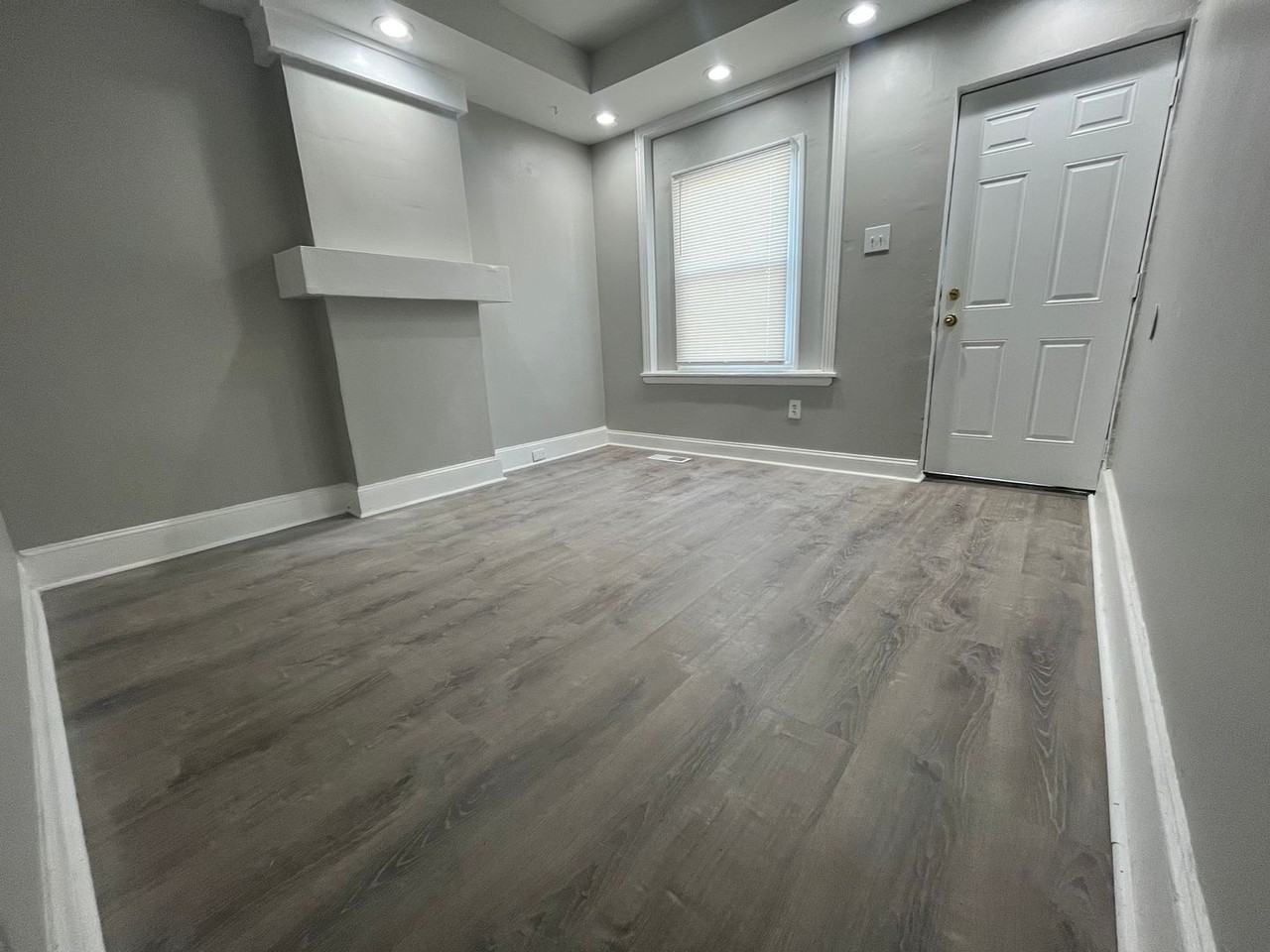 806 Line St - Photo 3 of 19