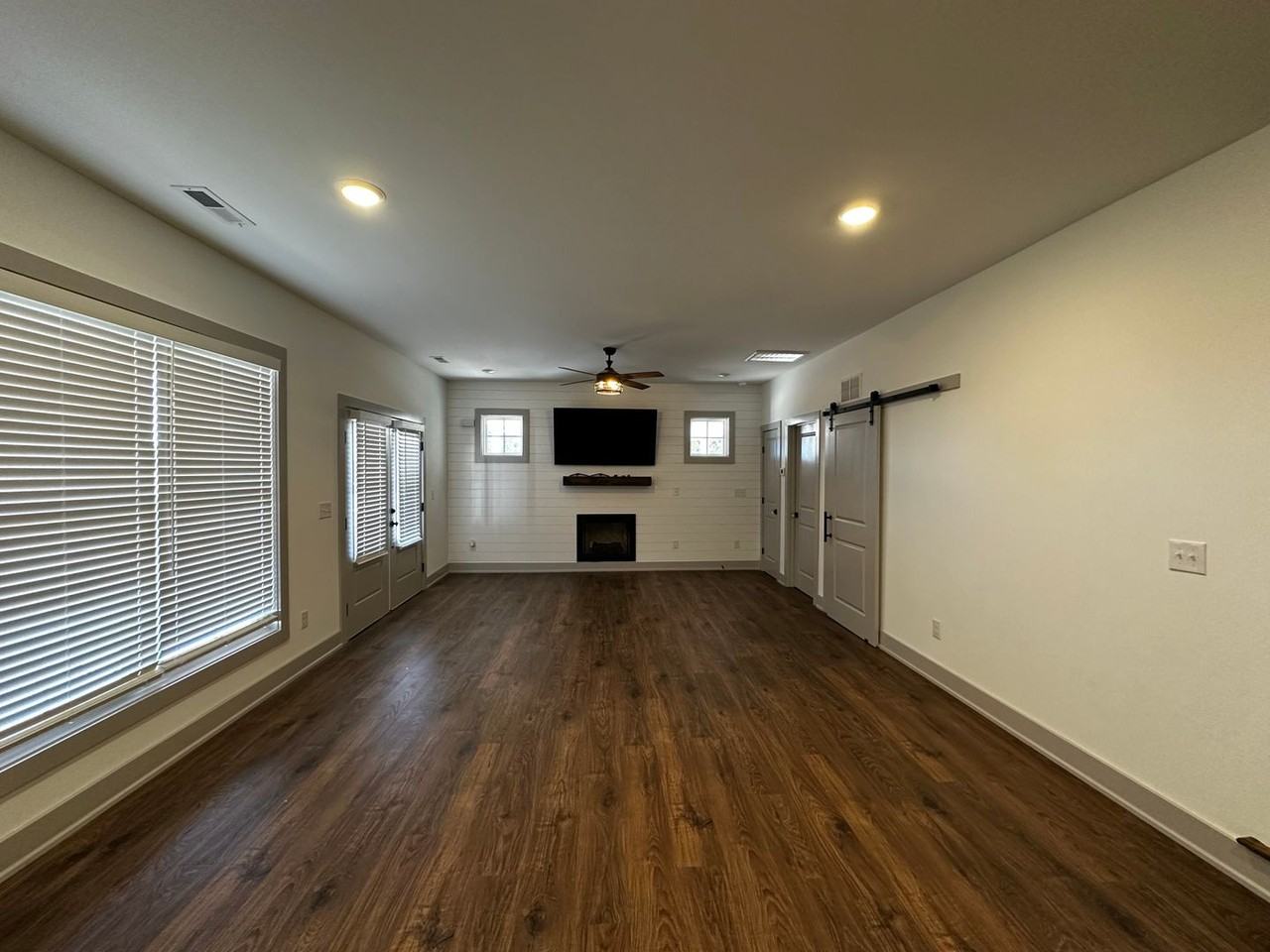 209 Pilkington St - Photo 2 of 17