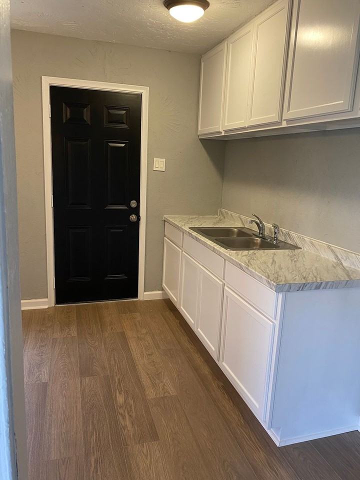 3831 Dismount St - Photo 2 of 9