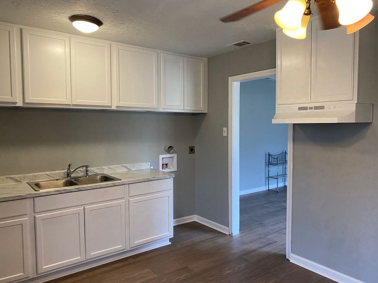 3831 Dismount St - Photo 3 of 9