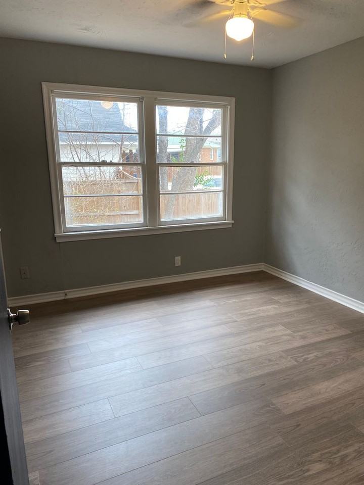 3831 Dismount St - Photo 4 of 9