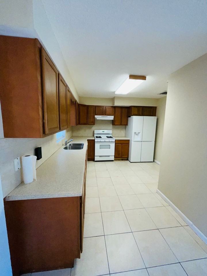 1701 Sunrise Blvd - Photo 5 of 13