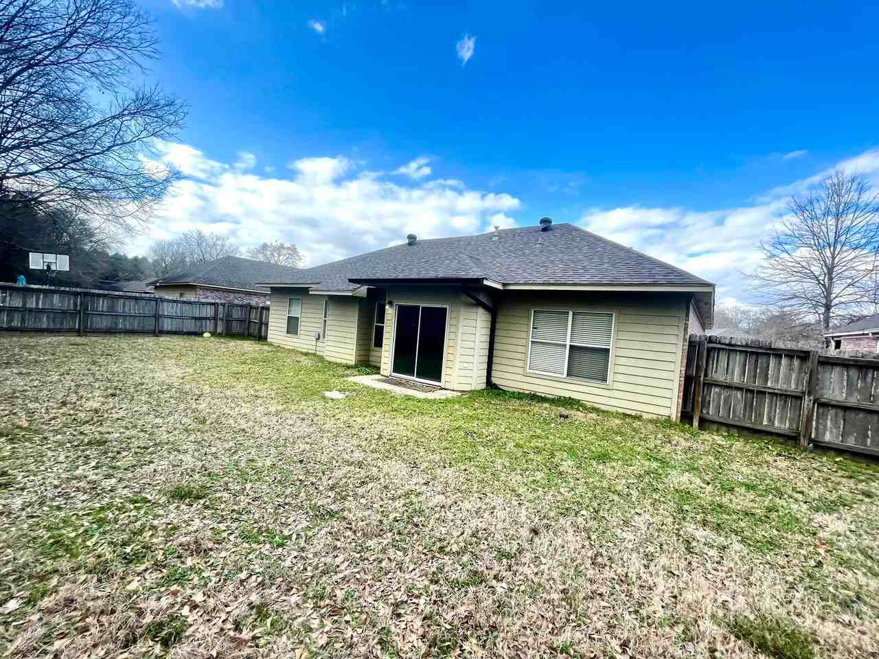 107 Newport Dr - Photo 2 of 6