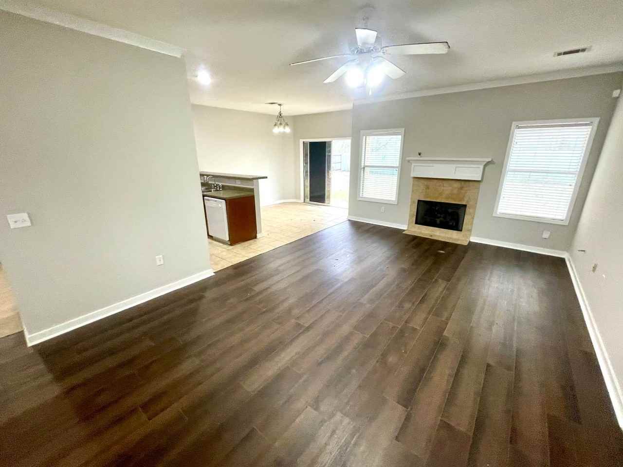 107 Newport Dr - Photo 3 of 6