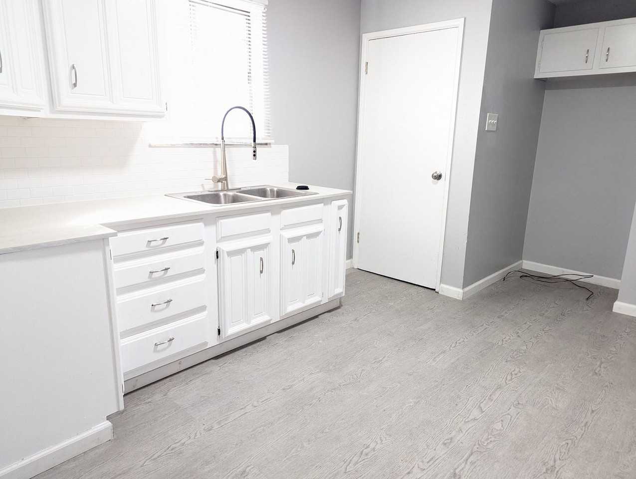 5555 Labadie Ave - Photo 2 of 9