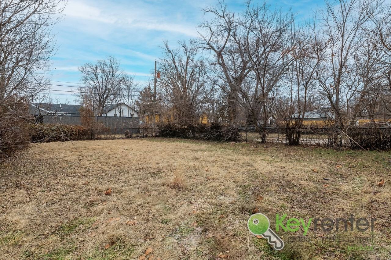 1338 N Volutsia Ave - Photo 2 of 20