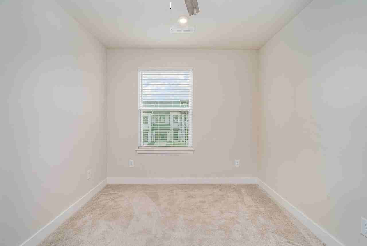 1008 Riverbrook Dr - Photo 2 of 16