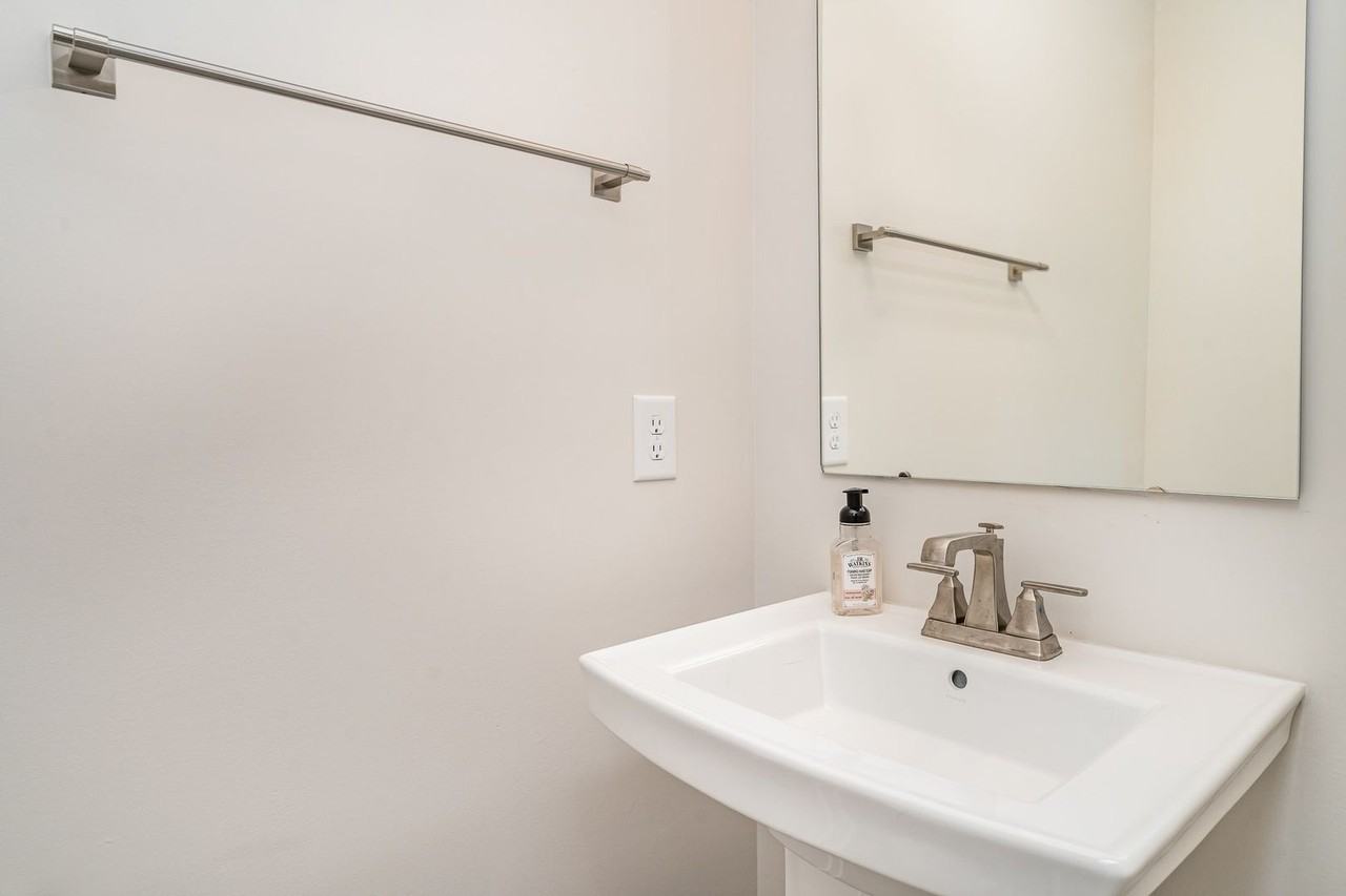1008 Riverbrook Dr - Photo 3 of 16