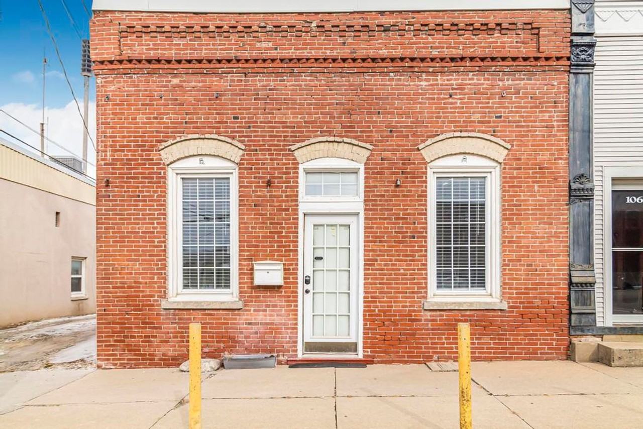 108 W Benton St - Photo 2 of 15