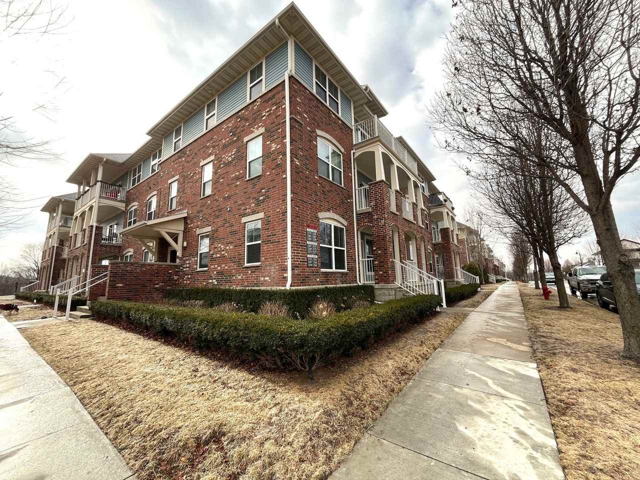 2189 Willenbrock Cir - Photo 2 of 20