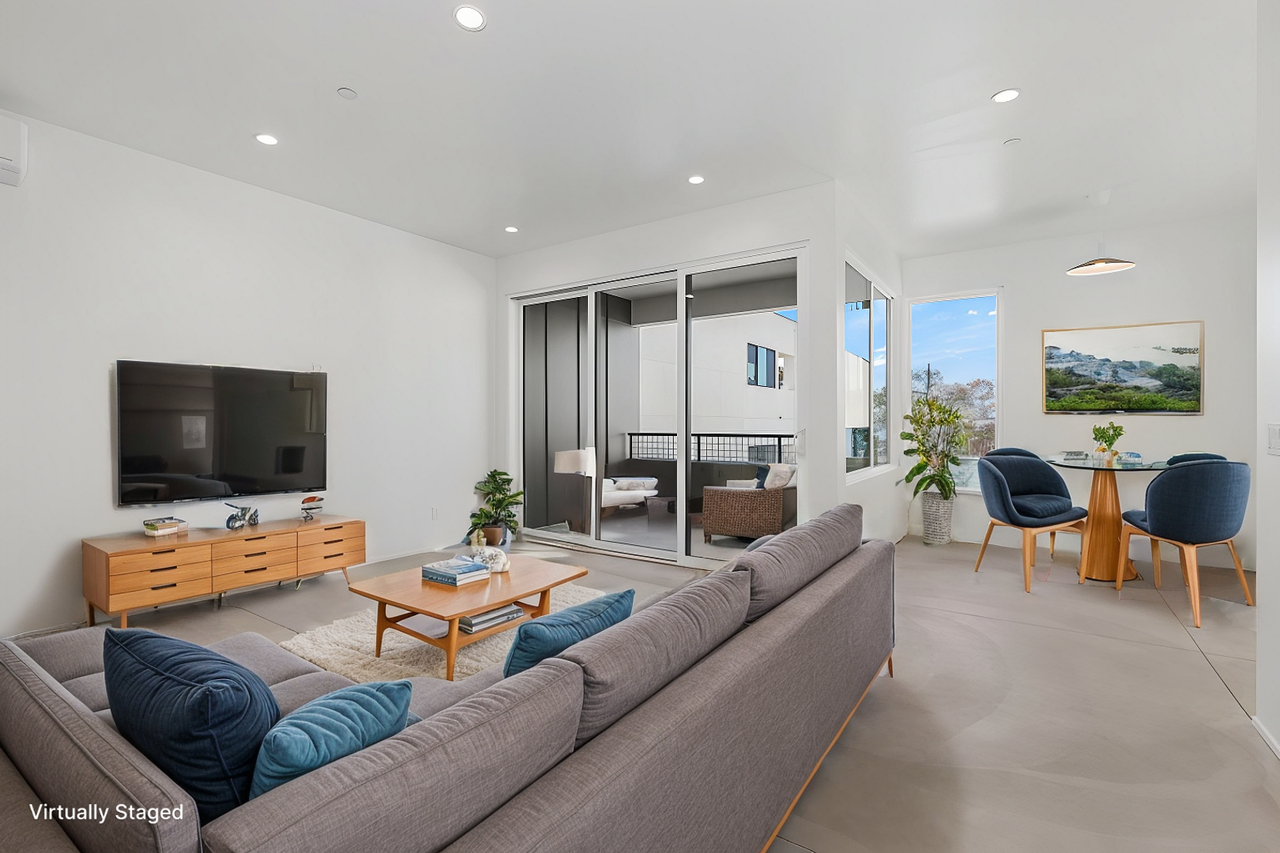 2031 Albatross St - Photo 3 of 14