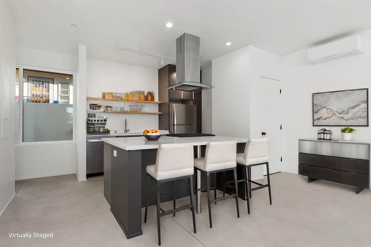 2031 Albatross St - Photo 4 of 14