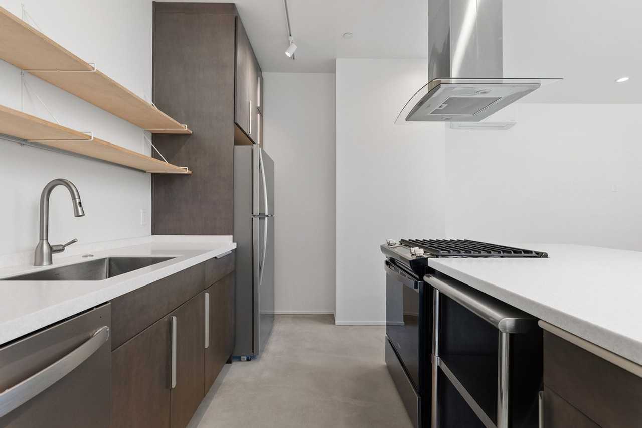 2031 Albatross St - Photo 5 of 14