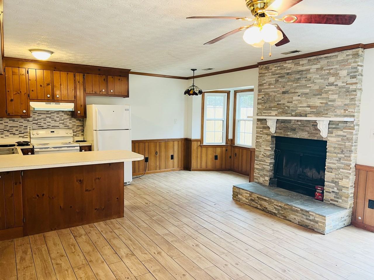 11 Valasia Rd - Photo 2 of 19