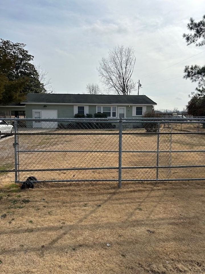 124 Island Grove Rd - Photo 2 of 18