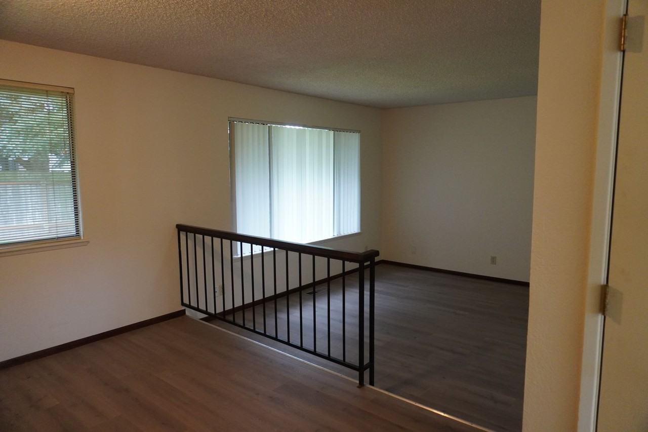 11014 Nw 28th Ct - Photo 4 of 18