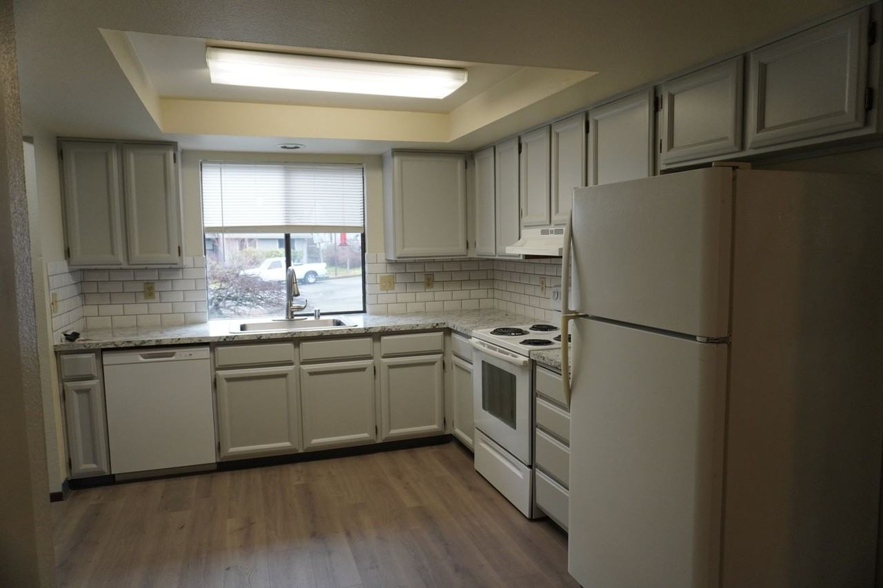 11014 Nw 28th Ct - Photo 6 of 18