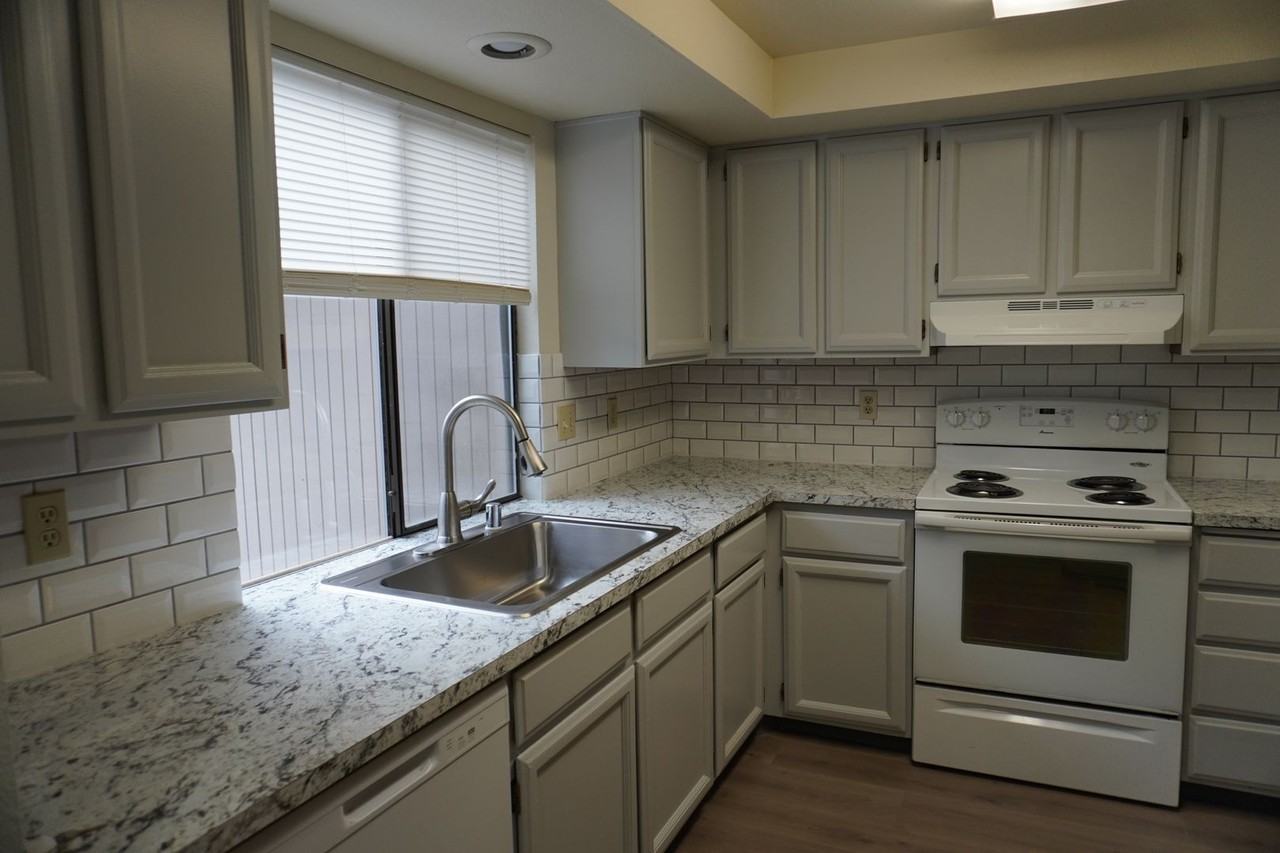 11014 Nw 28th Ct - Photo 7 of 18