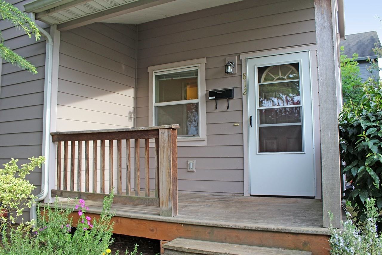 812 N Dekum St - Photo 2 of 28