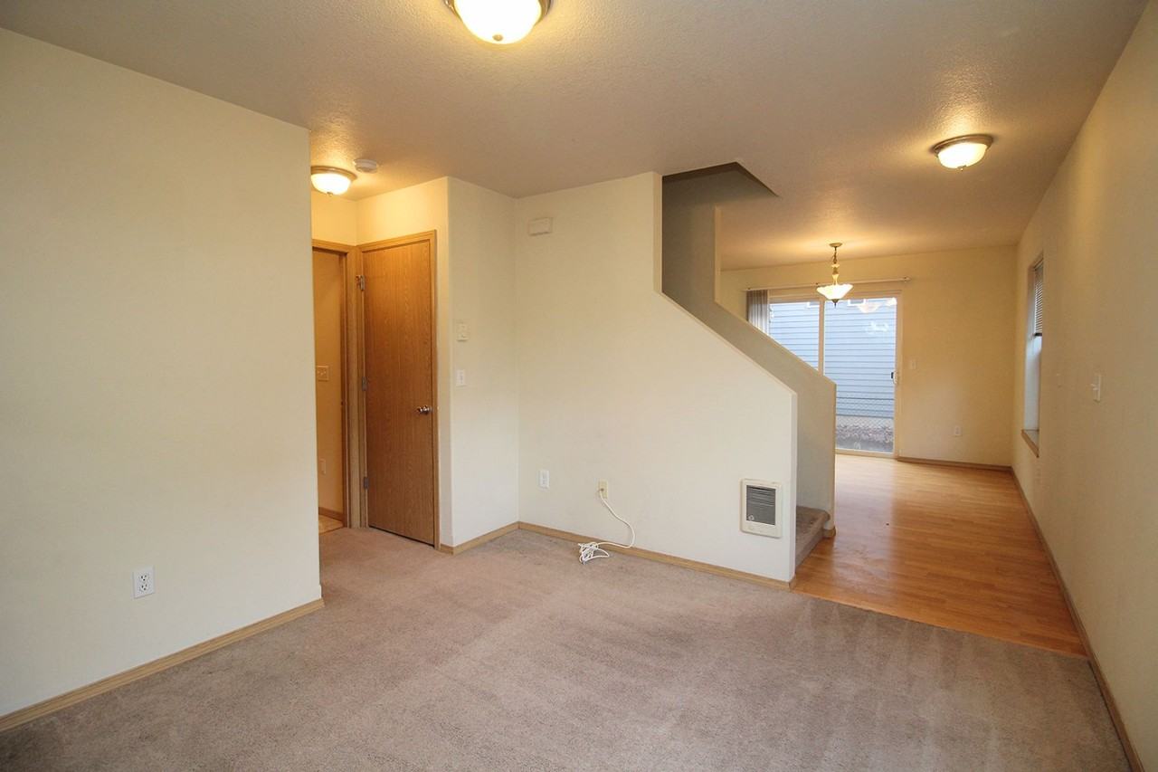 812 N Dekum St - Photo 4 of 28