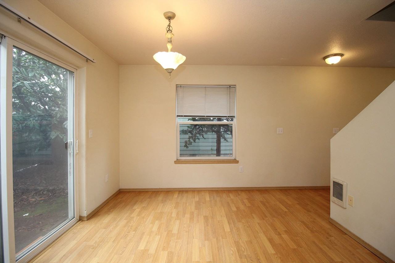 812 N Dekum St - Photo 5 of 28
