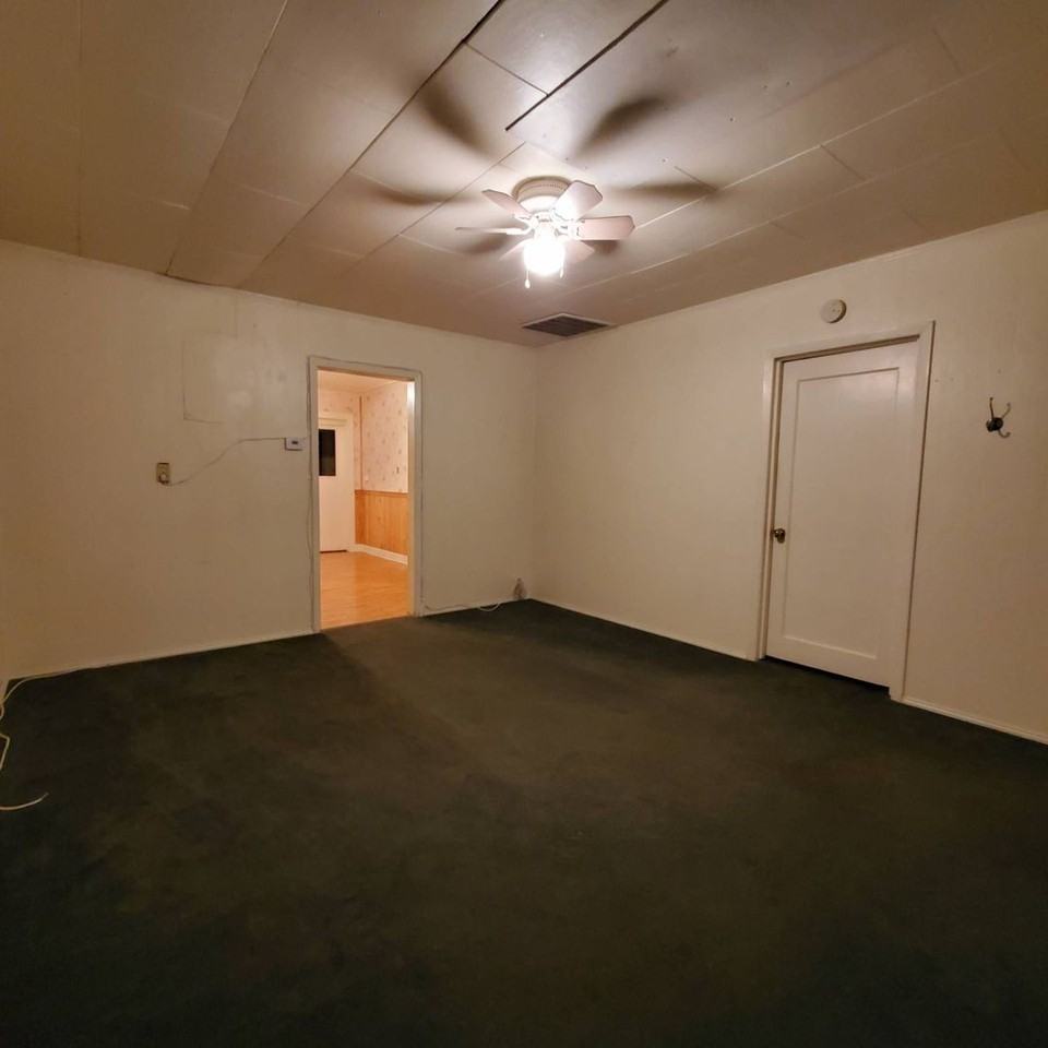 199 Locust Ave - Photo 4 of 21