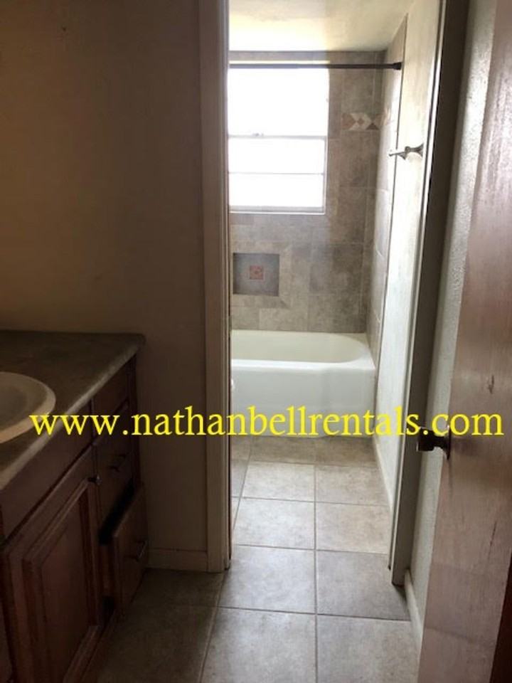 1345 19th St Se - Photo 3 of 13