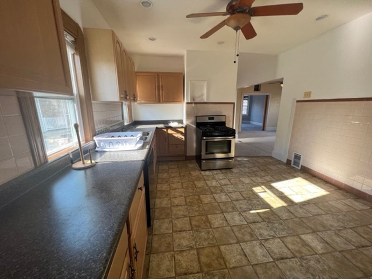 55 Kenmere Rd - Photo 2 of 18