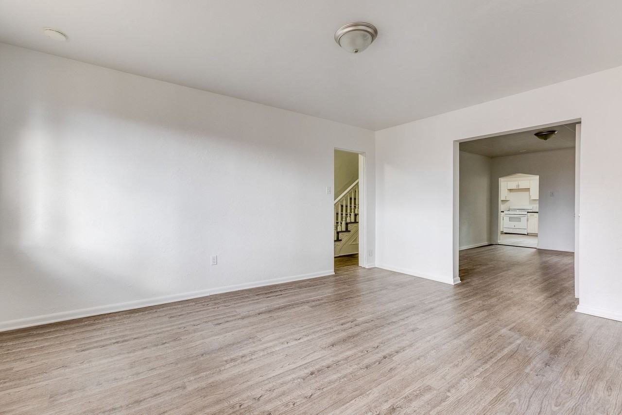 226 Locust Street - Photo 4 of 29