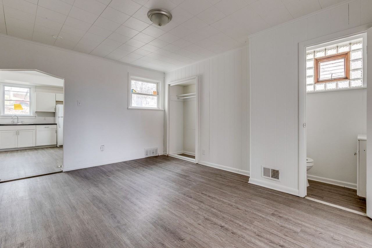 226 Locust Street - Photo 6 of 29