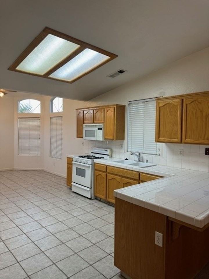 8706 Hoodsport Ave - Photo 3 of 13