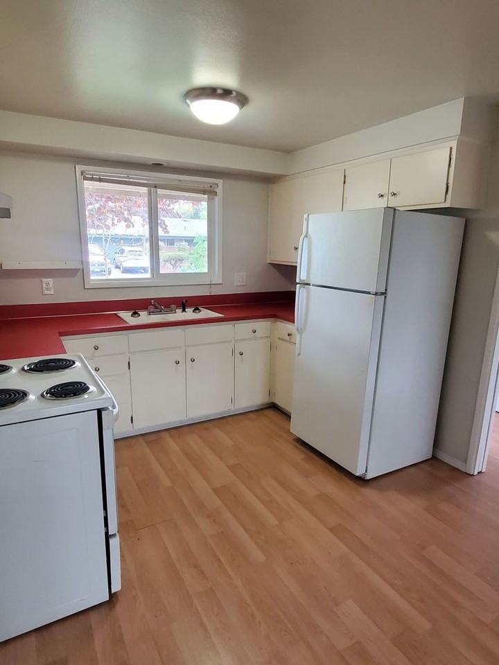 3943 Cornell Way - Photo 3 of 18