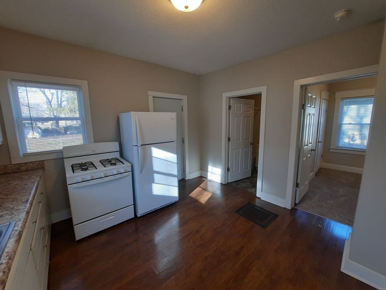 3814 8th Pl - Photo 2 of 15