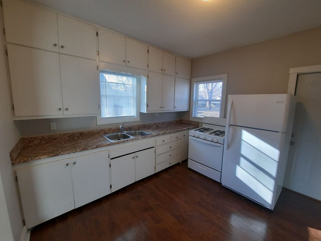 3814 8th Pl - Photo 4 of 15