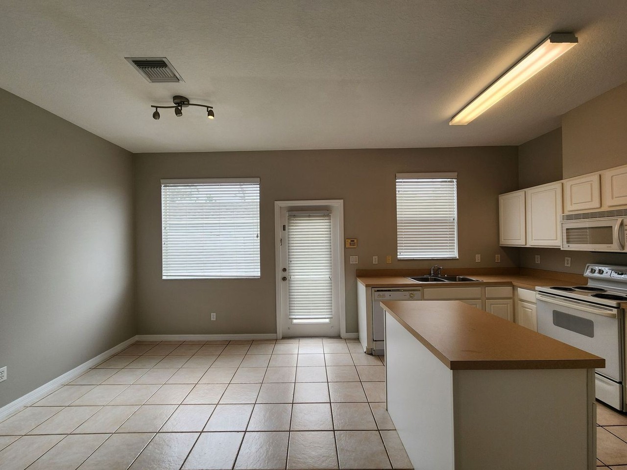 12654 Langstaff Dr - Photo 6 of 26