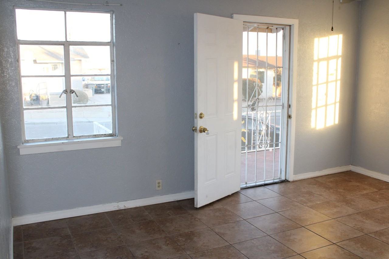 1201 Selden Dr - Photo 3 of 17