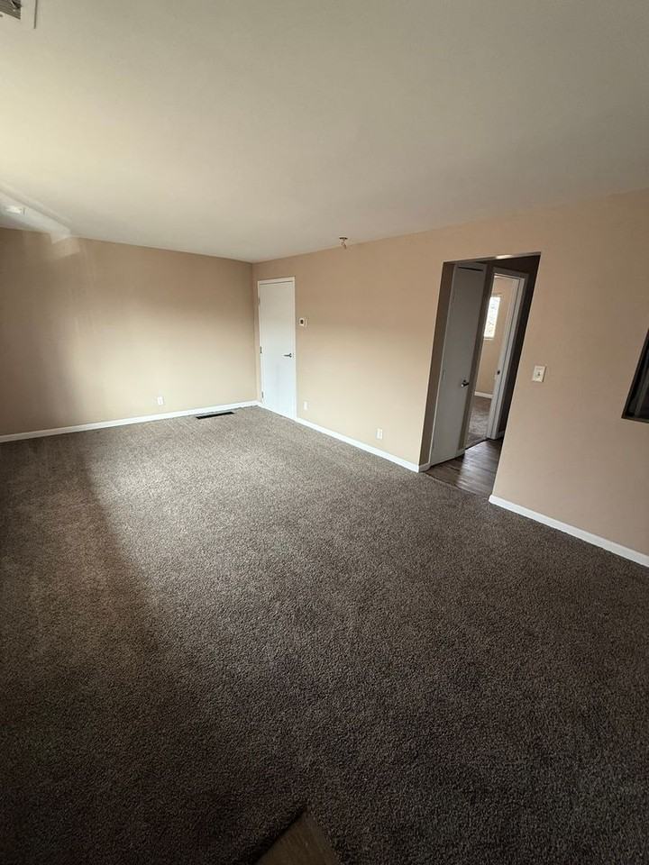 2755 Cooper Dr. - Photo 6 of 9