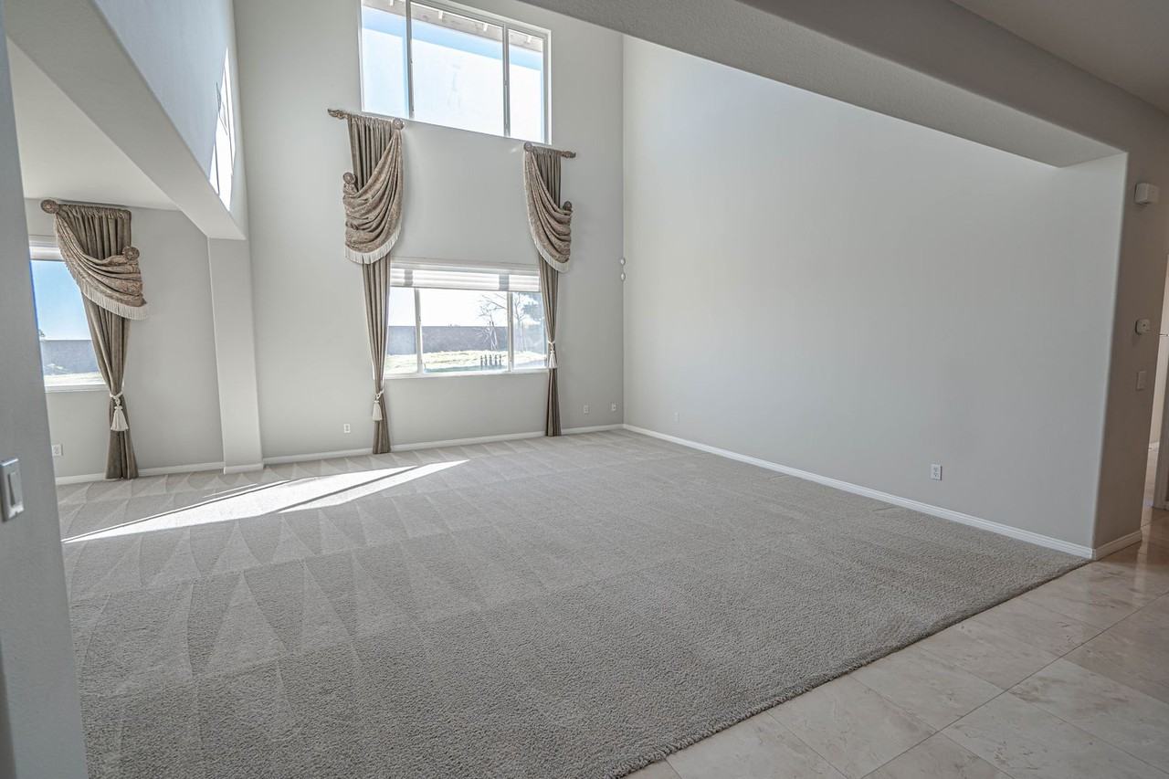 41032 Woodshire Dr - Photo 4 of 31