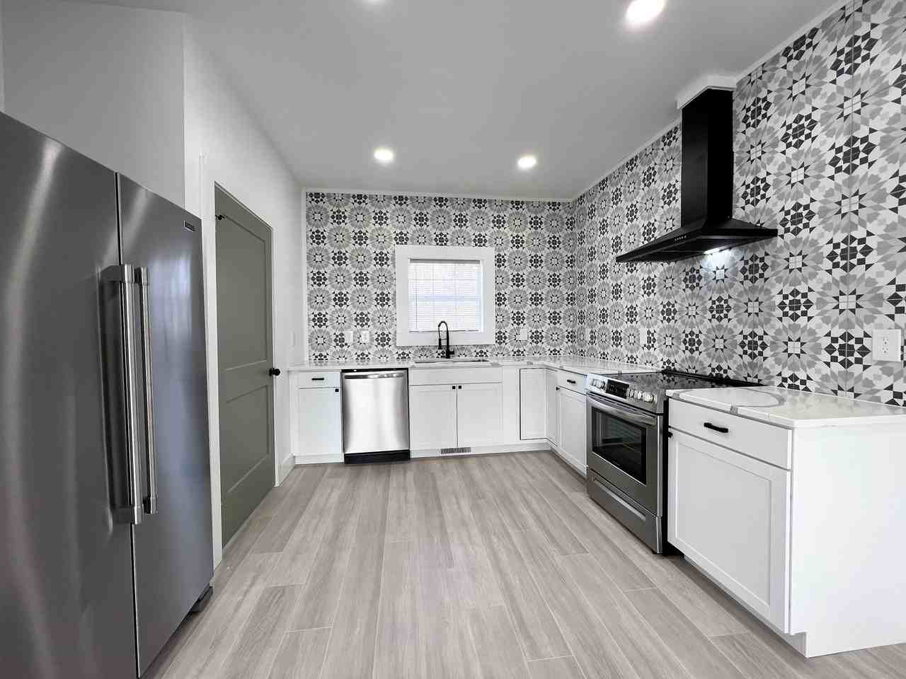 2439 Adams Ave - Photo 4 of 13