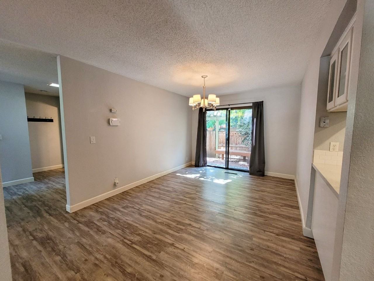 22 Alameda Park Cir - Photo 5 of 27