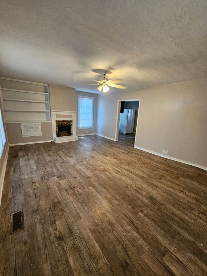 712 E 2nd St - Photo 2 of 7