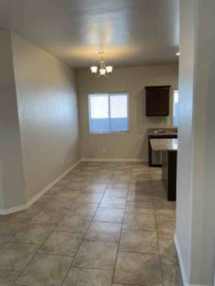 3615 N Adams St - Photo 4 of 5