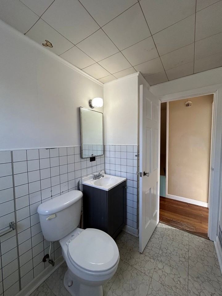 1329 N Elmer St - Photo 7 of 19